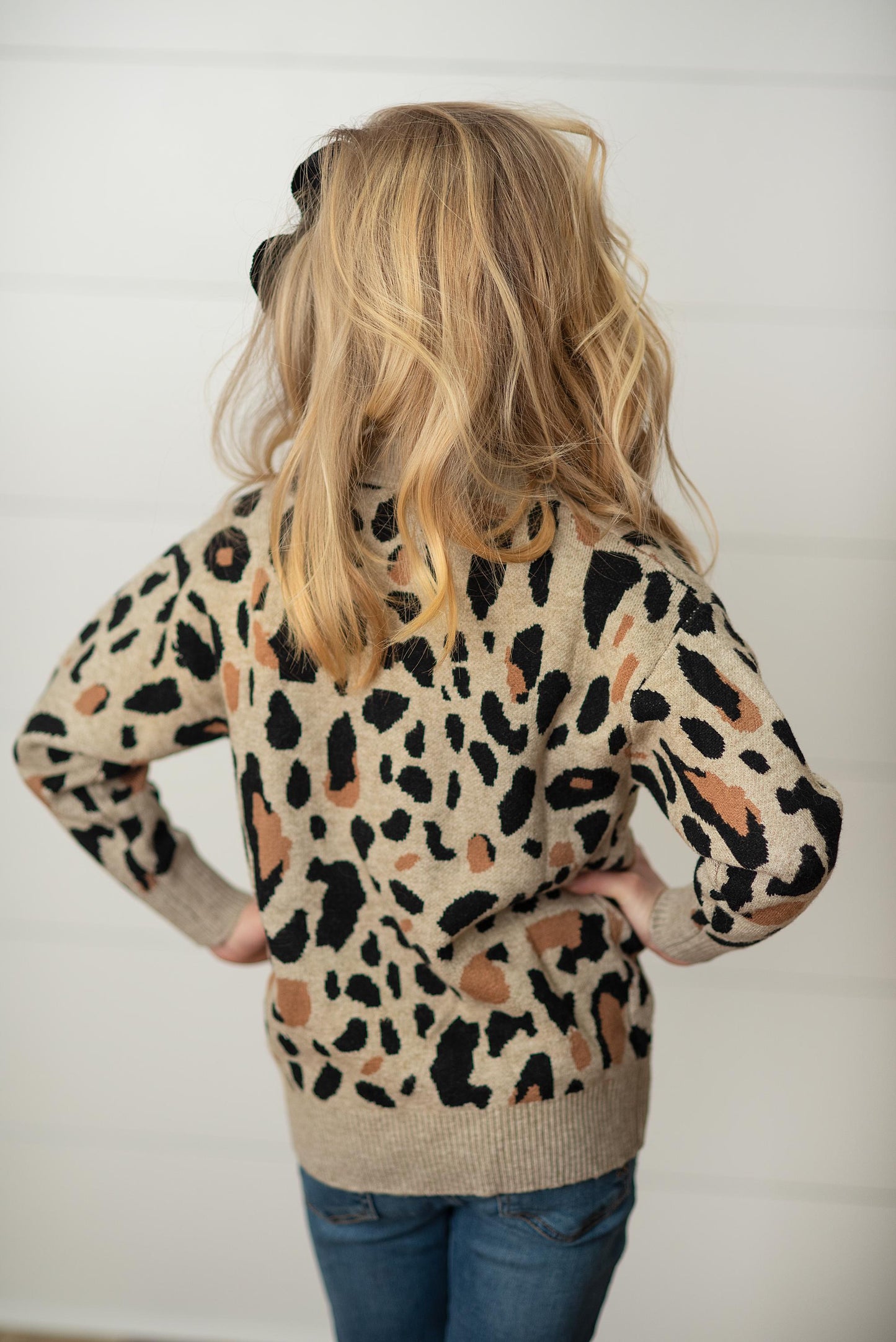 LEOPARD BUTTON SWEATER